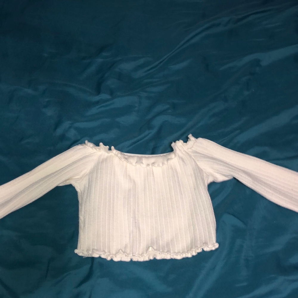 White long sleeve crop top